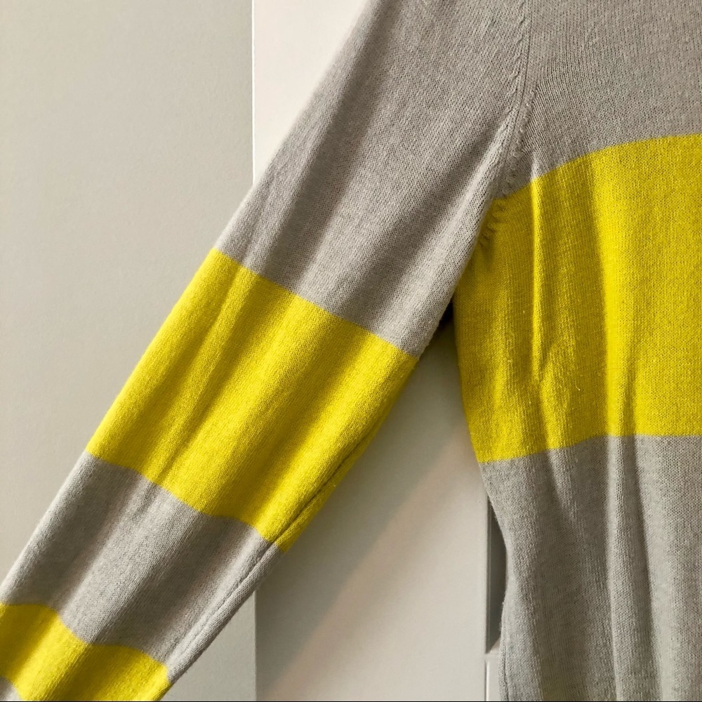 Old Navy Gray & Yellow Striped Lightweight Sweater Long Sleeve Size M - Picture 3 of 4